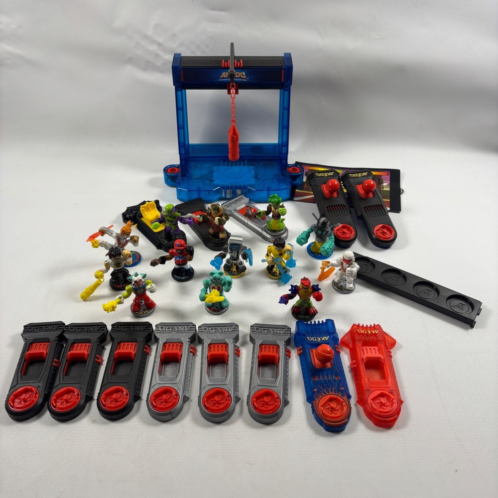 Akedo Ultimate Arcade Warriors Battle Arena Lot 13 Figures 11 Controllers